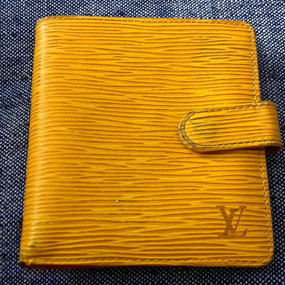 LV Epi Marco Snap Wallet, It is in good Condition!! Please look at Pictures!!